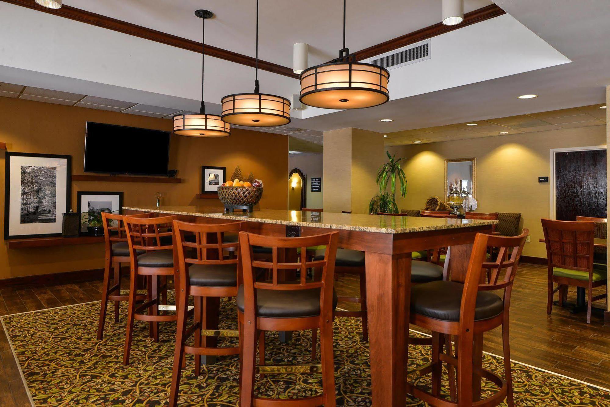 Hampton Inn Greensboro Airport Zewnętrze zdjęcie