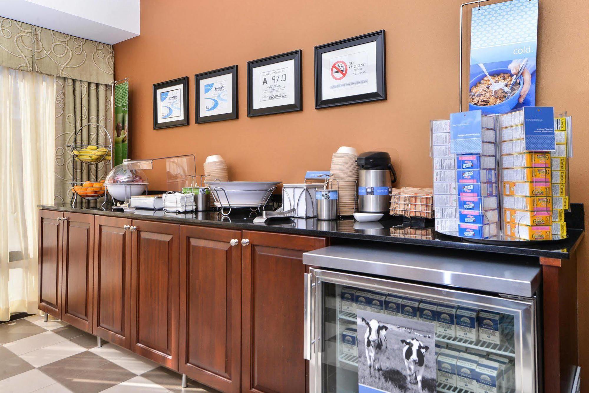 Hampton Inn Greensboro Airport Zewnętrze zdjęcie